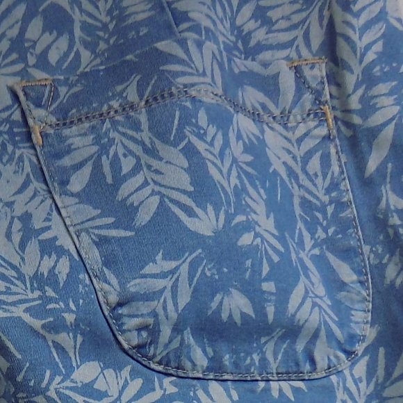 NYDJ - Claire Trouser Palace Leaves Print Size 10P NWT TORN LEG BOTTOM READ! - Picture 13 of 13